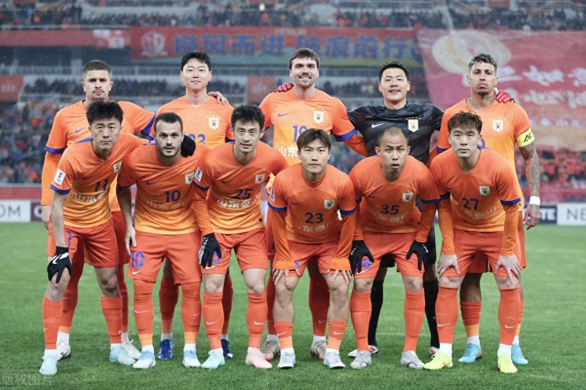 九游互动体验关于国际比赛日突围战来临；山东泰山围绕全明星赛更衣室发声；质疑声仍在；球队文化再被提及的信息