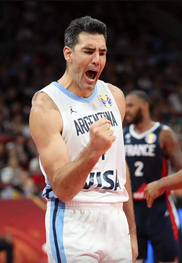 九游互动体验武汉三镇训练开放日，赛前强势反弹引欢呼，欧篮联在即，阵容厚度经受考验的简单介绍